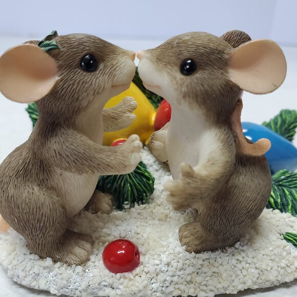 Charming Tails Figurine Collectible Kiss-Mas Lights - Picture 12 of 12